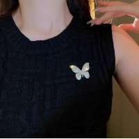 XSB279 - Elegant Diamond Butterfly Brooch